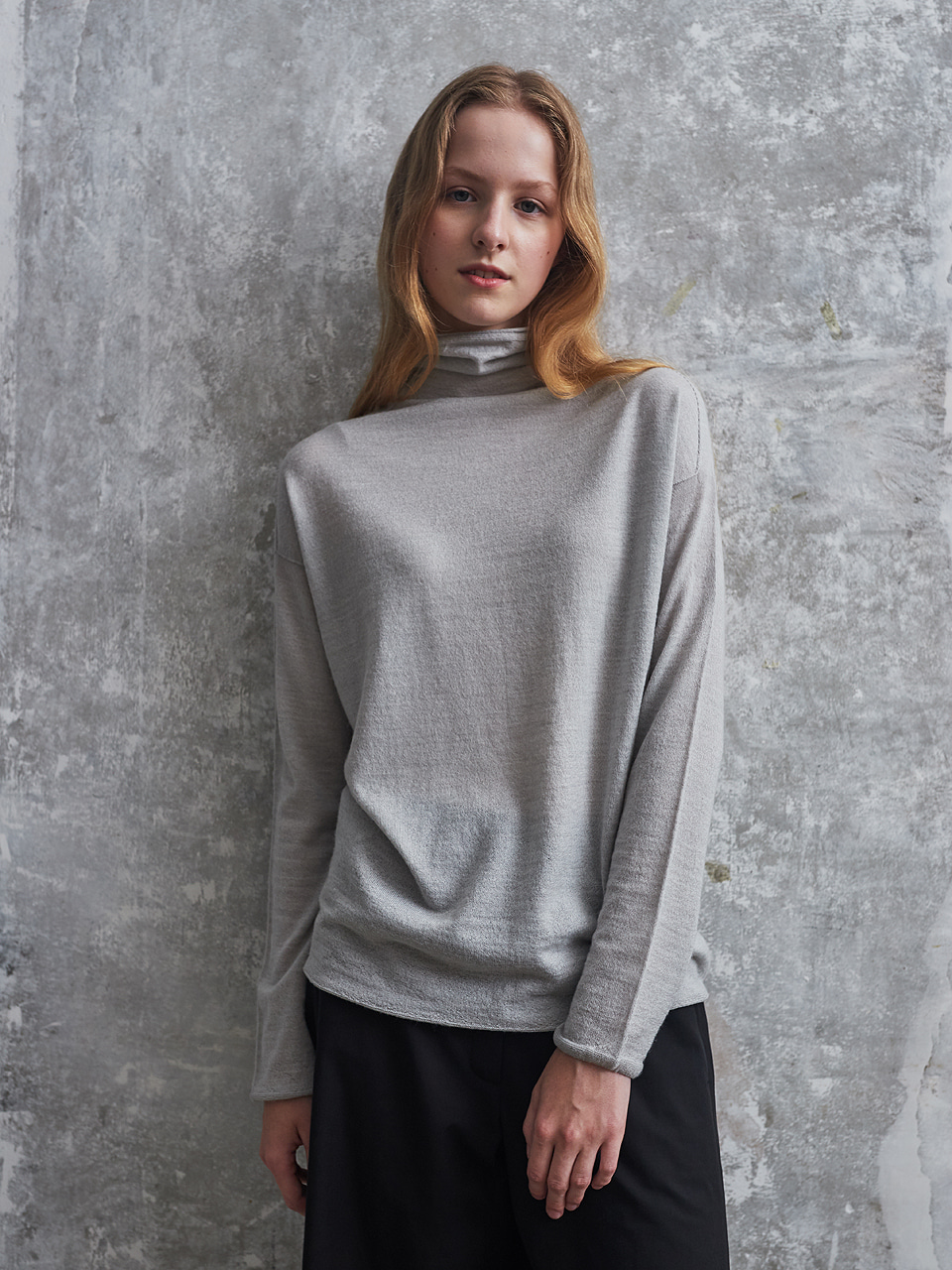 Back Button Turtleneck Pullover Knit_L/Gray